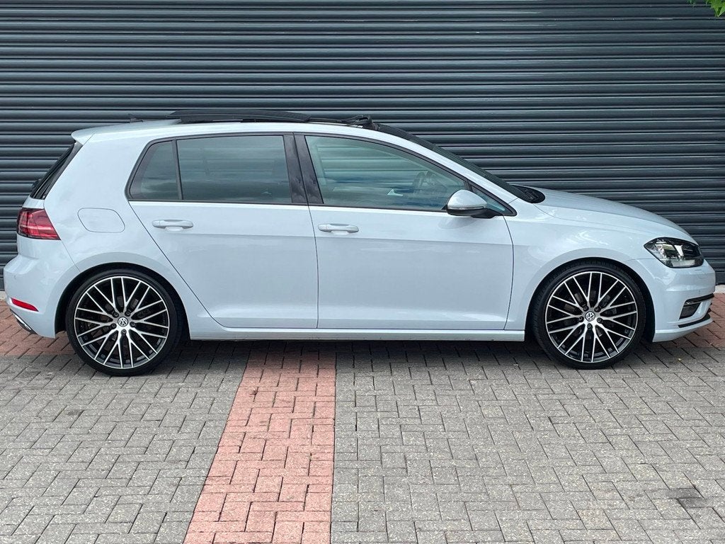 Volkswagen GOLF 1.4 TSI Highline Business R Automaat | Pano, Auto's, Stof, Gebruikt, Euro 6, 4 cilinders