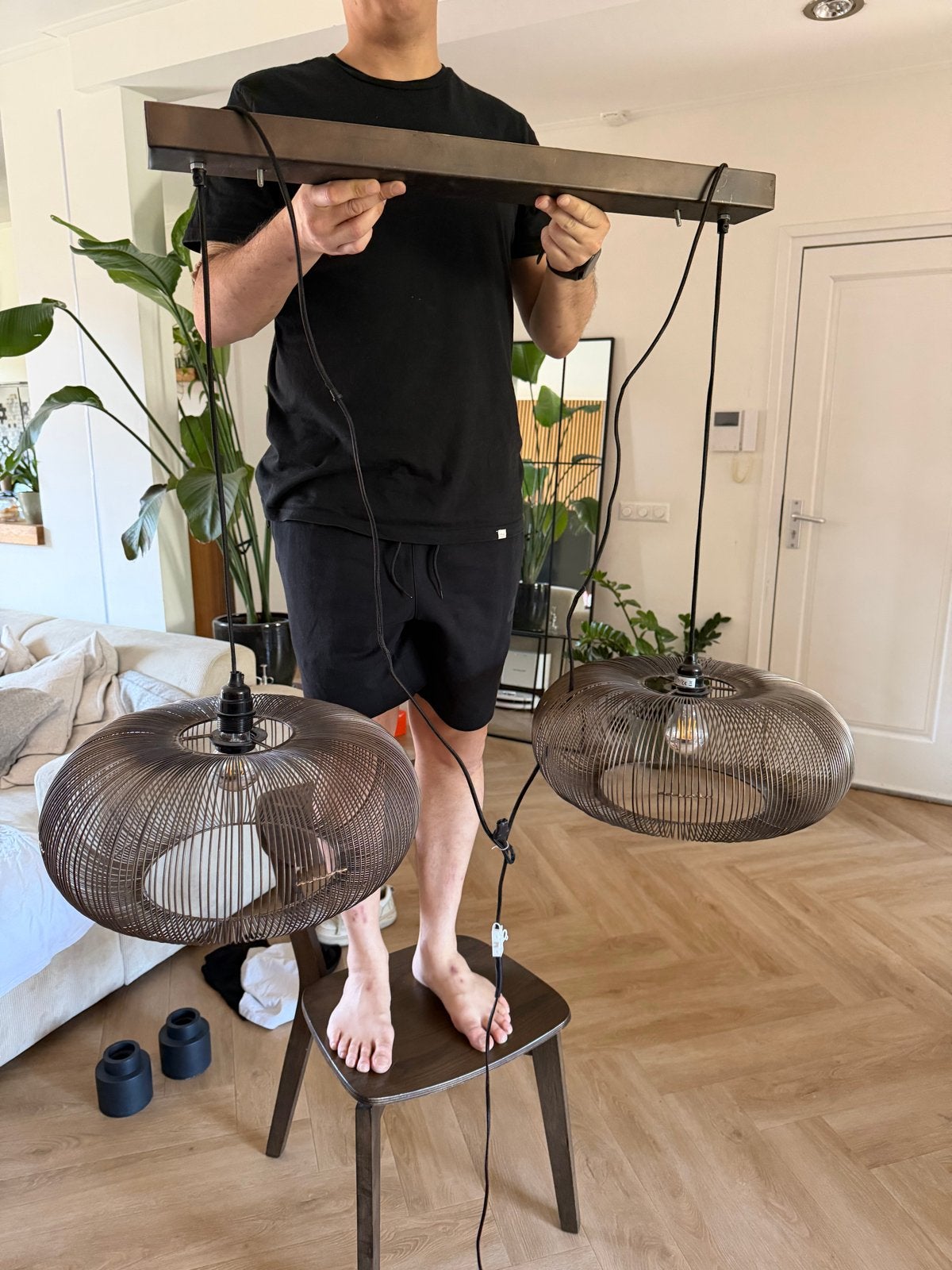 Moderne hanglamp met twee metalen kappen, Huis en Inrichting, Lampen | Hanglampen, Ophalen, Zo goed als nieuw, Metaal, E27 (groot)