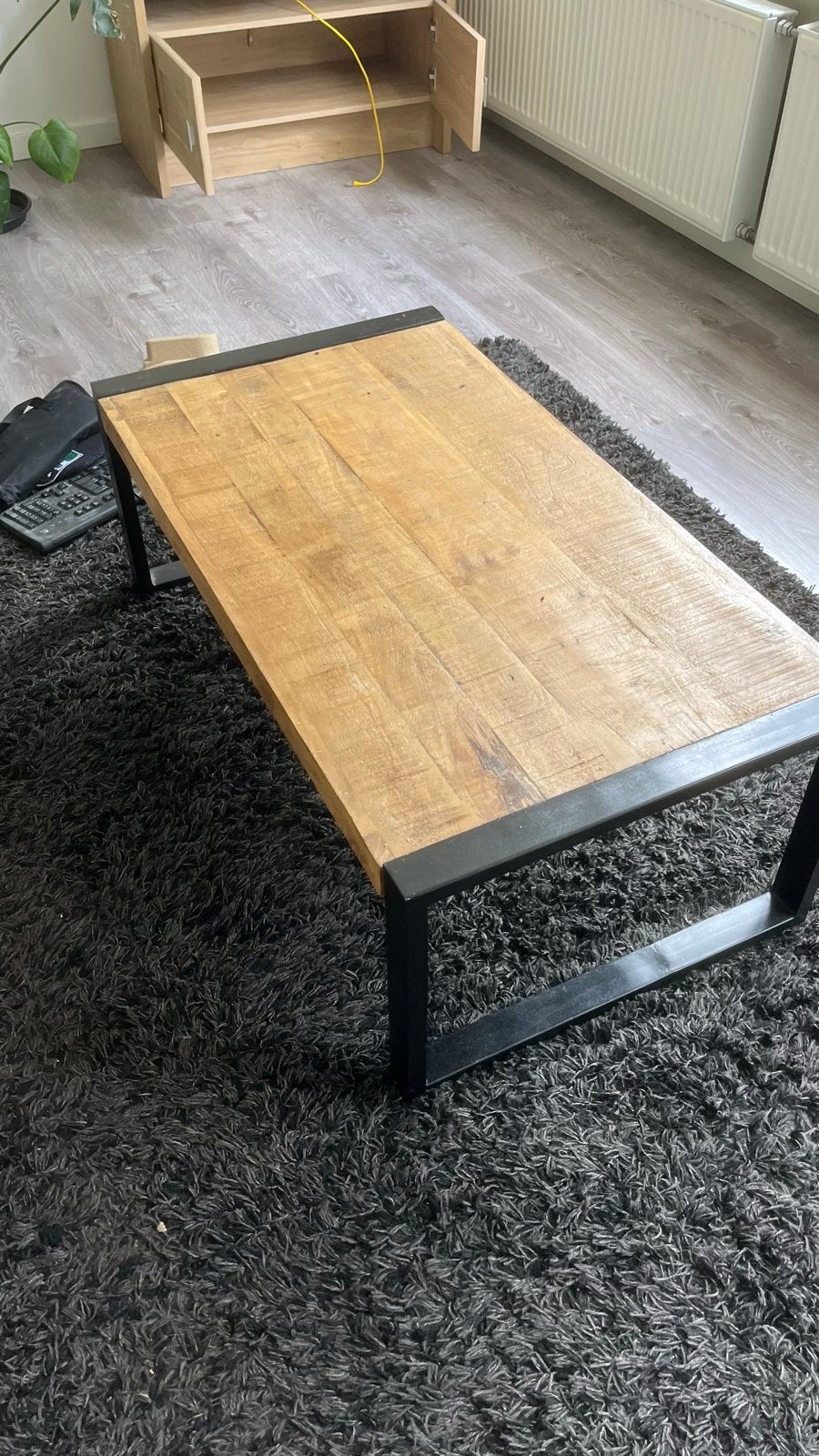 Robuuste salontafel van mangohout en metaal, Ophalen, 100 tot 150 cm, 50 tot 100 cm, Zo goed als nieuw