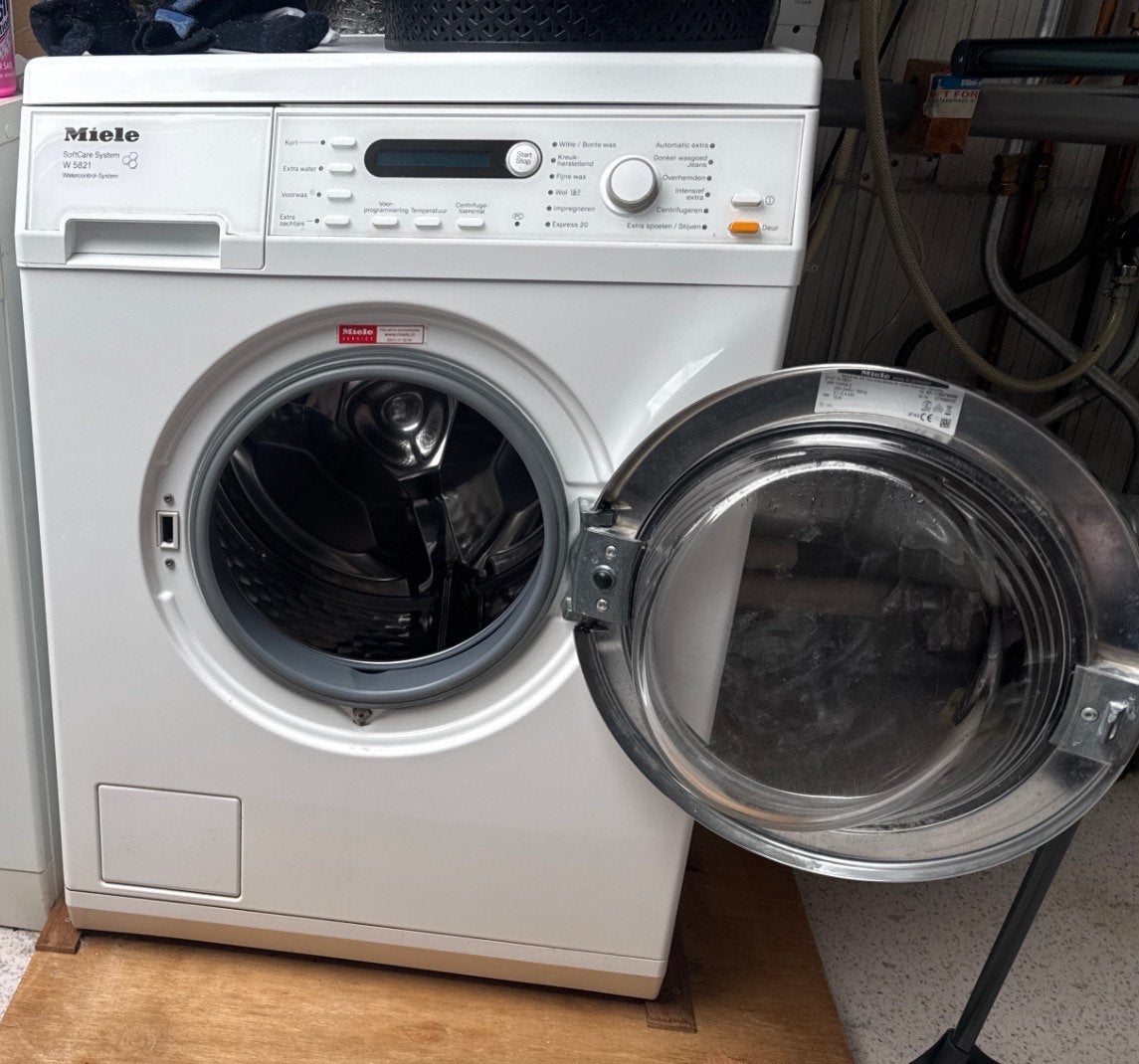 Nette Miele SoftCare W 5821 wasmachine (7 kg / 1400 tpm), Witgoed en Apparatuur, Ophalen, Gebruikt, Voorlader, 85 tot 90 cm