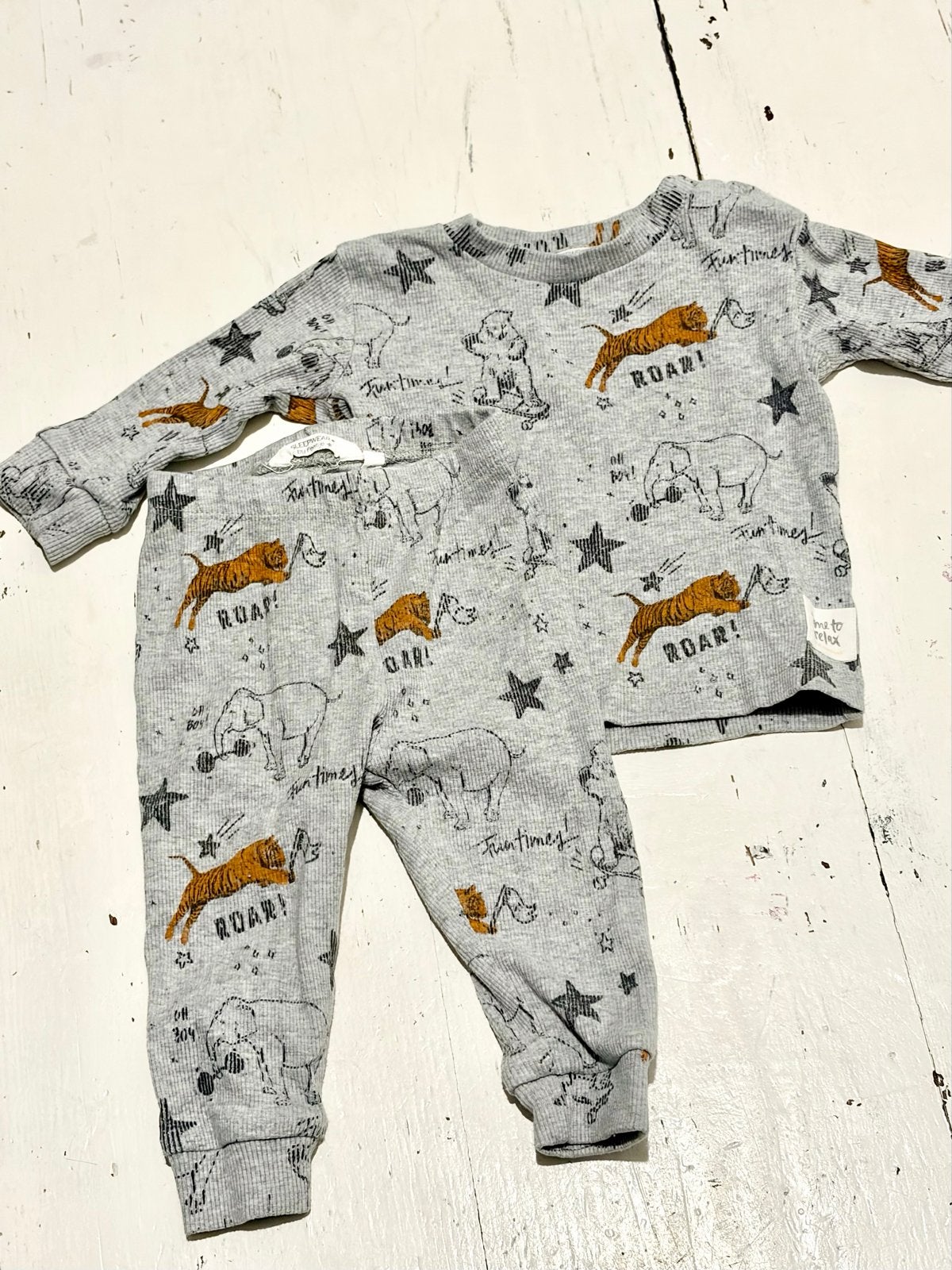 Feetje pyjama set maat 62 grijs ribstof dierenprint, Kinderen en Baby's, Ophalen of Verzenden, Zo goed als nieuw, Jongetje, Nacht- of Onderkleding