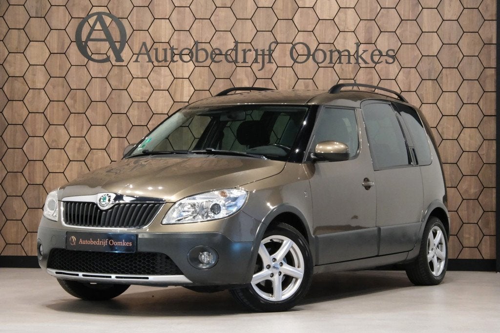 Skoda Roomster 1.2 TSI Ambition Trekhaak/APK 01-2027/Winters, Auto's, Skoda, Voorwielaandrijving, Euro 5, Gebruikt, Zwart
