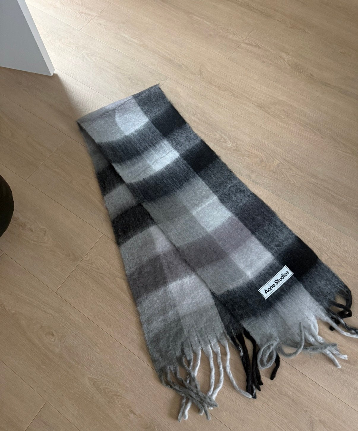 Acne studios scarf, Ophalen of Verzenden, Zo goed als nieuw, Overige maten, Sjaal