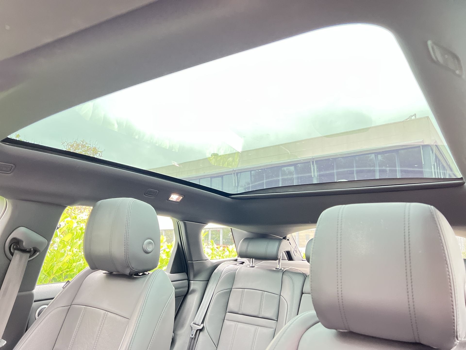Land Rover Range Rover Evoque 2.0 P250 AWD R-Dynamic HSE |PA, Auto's, Dealer onderhouden, 4 cilinders, Wit, Bedrijf