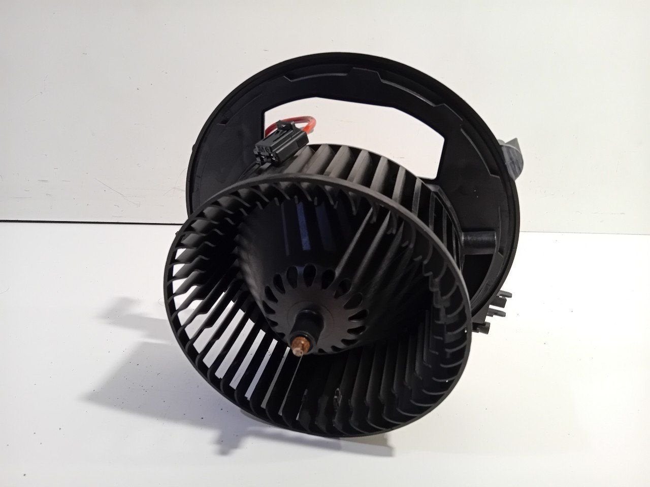 Kachel ventilator motor Volkswagen Touran, Onderdelen@venauto.nl, Van der Ven Autorecycling B.V., Gebruikt, Ettenseweg 76, 4706 PB Roosendaal, The Netherlands