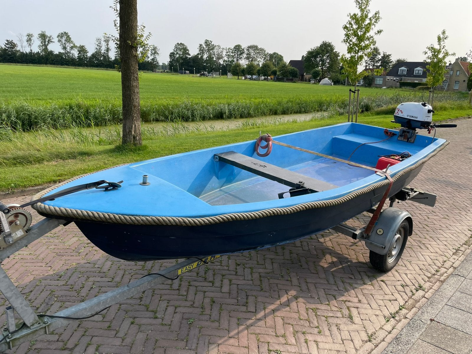 Polyester boot 4m incl trailer en 6 pk buitenboordmotor, Watersport en Boten, Kano's, Ophalen, Gebruikt, Twee personen, Overige typen