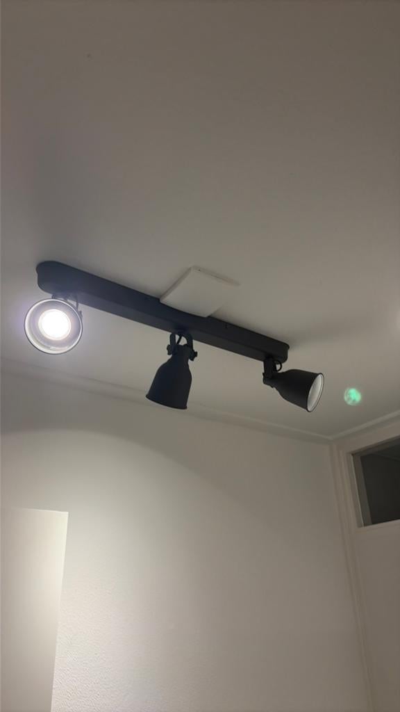 IKEA Hektar plafondlamp met drie spots grijs, Ophalen, Zo goed als nieuw