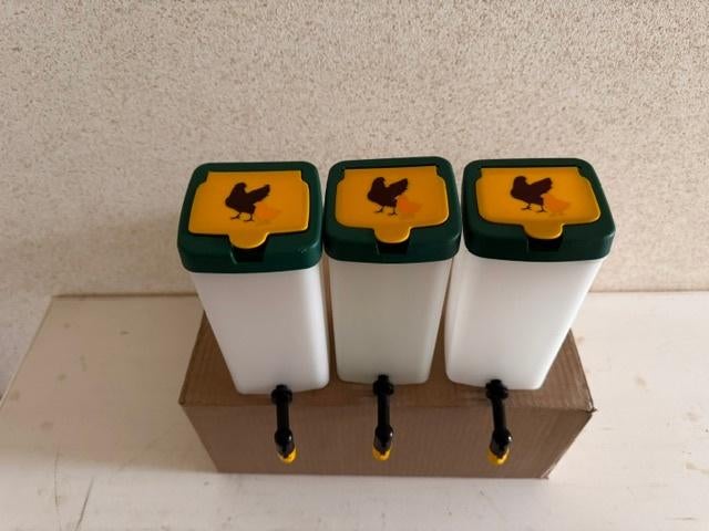 Drinknippelfles kuiken, Meerdere dieren, Kip
