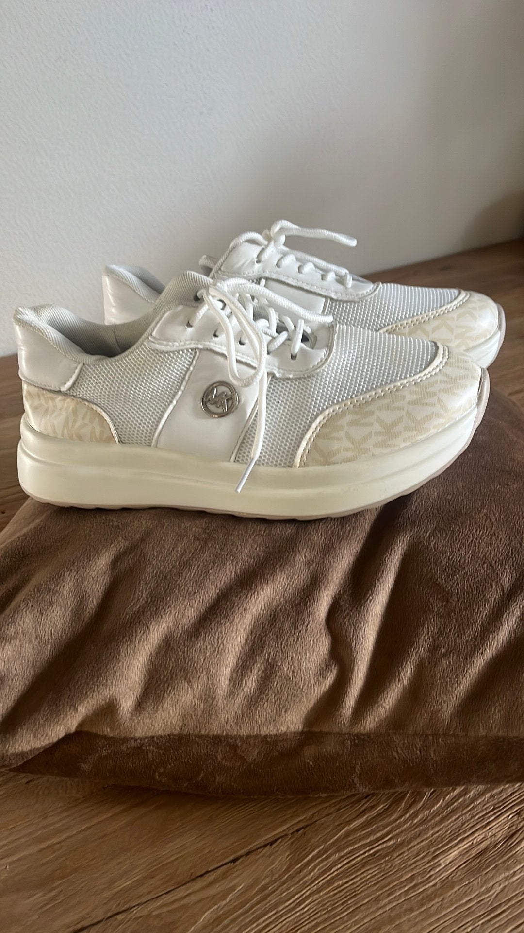 Sneakers dames 39 wit met beige, Wit, Nieuw, Ophalen of Verzenden, Sneakers of Gympen