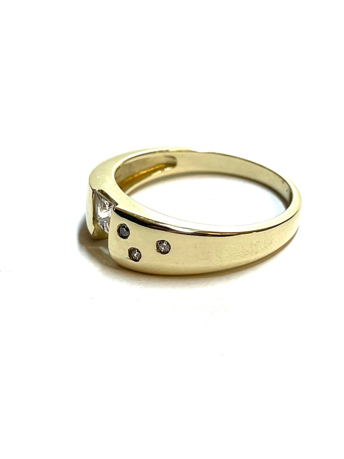 8k gouden ring met zirkonia, -, -, Ophalen of Verzenden, Zo goed als nieuw
