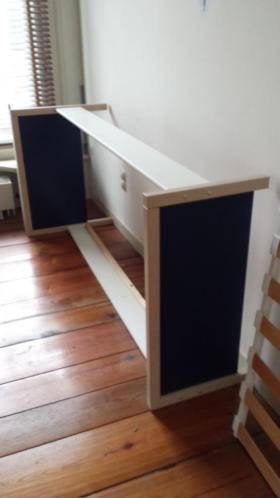 Degelijk eenpersoons bed: blank, wit en blauw hout, 85 tot 100 cm, Gebruikt, Ophalen of Verzenden, Lattenbodem