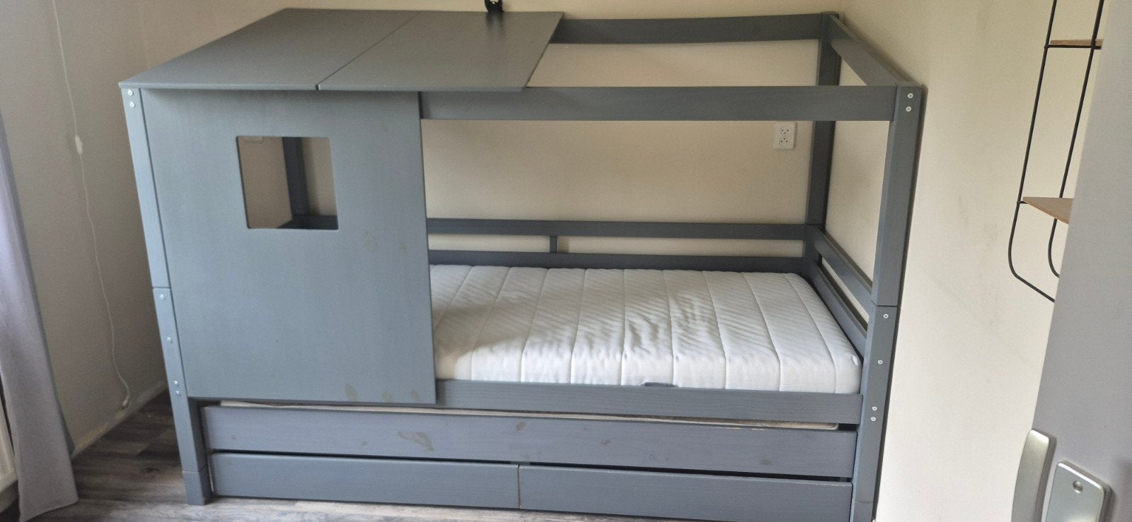 kinderbed  + logeerbed + lades + matrassen, Ophalen, Eenpersoons, 210 cm, Grijs
