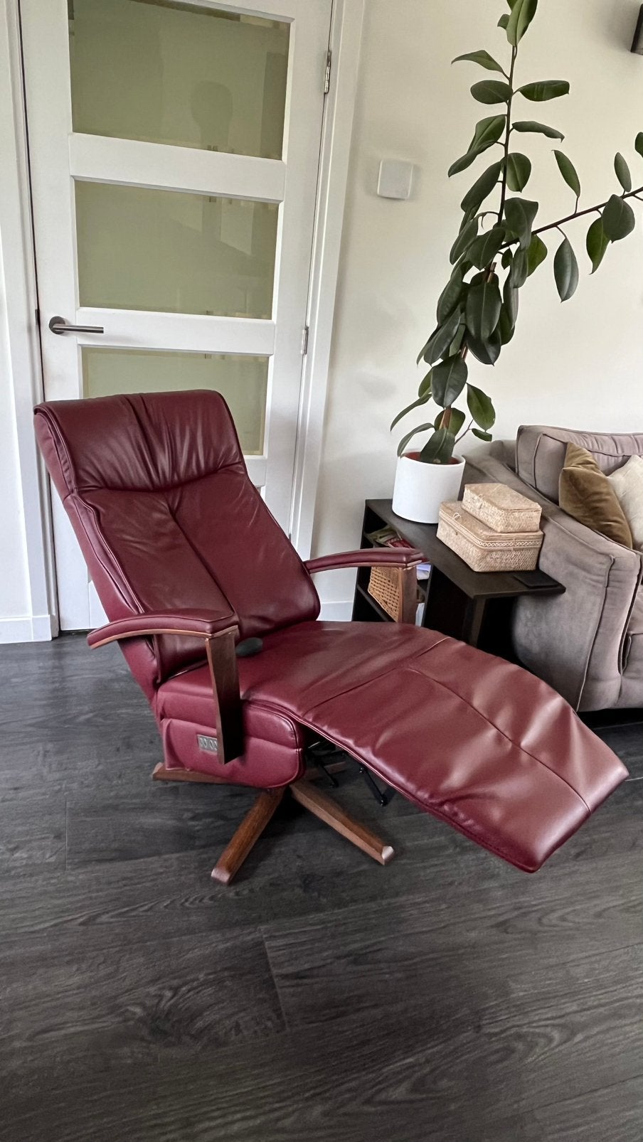 Prominent Elektrische Stockholm Op Accu Burgandy L Xl, Huis en Inrichting, Ophalen, Minder dan 75 cm, Leer, Zo goed als nieuw