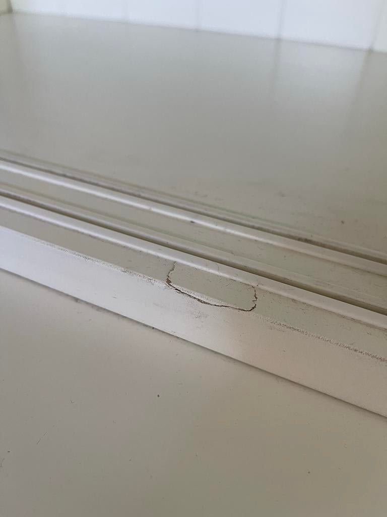 Witte vitrinekast met glazen schuifdeuren, Ophalen, Gebruikt, 100 tot 150 cm, 200 cm of meer