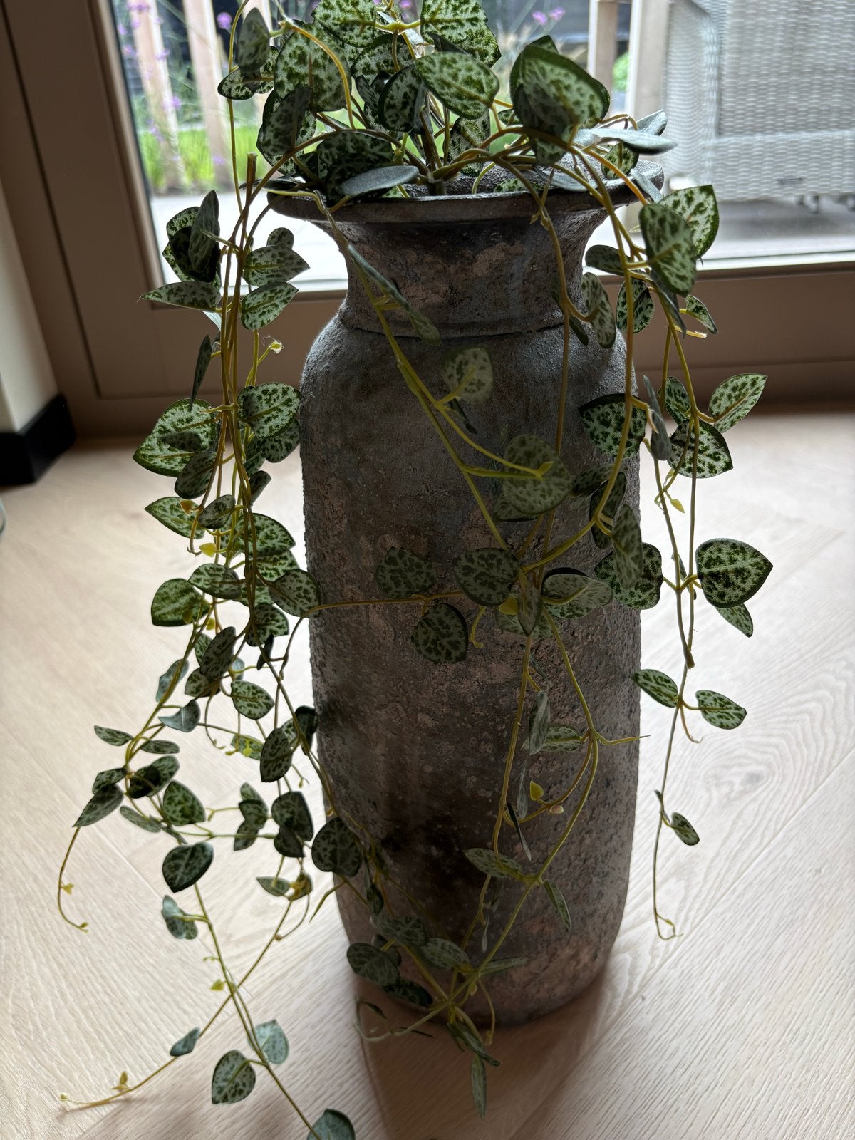 Decoratieve vaas met robuuste textuur, Antiek en Kunst, Ophalen