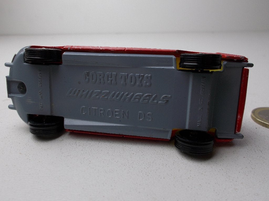 1970 Corgi Toys 510 CITROEN DS "TOUR DE FRANCE" + 2 FIGURES!, Ophalen of Verzenden, Zo goed als nieuw, Auto, Corgi