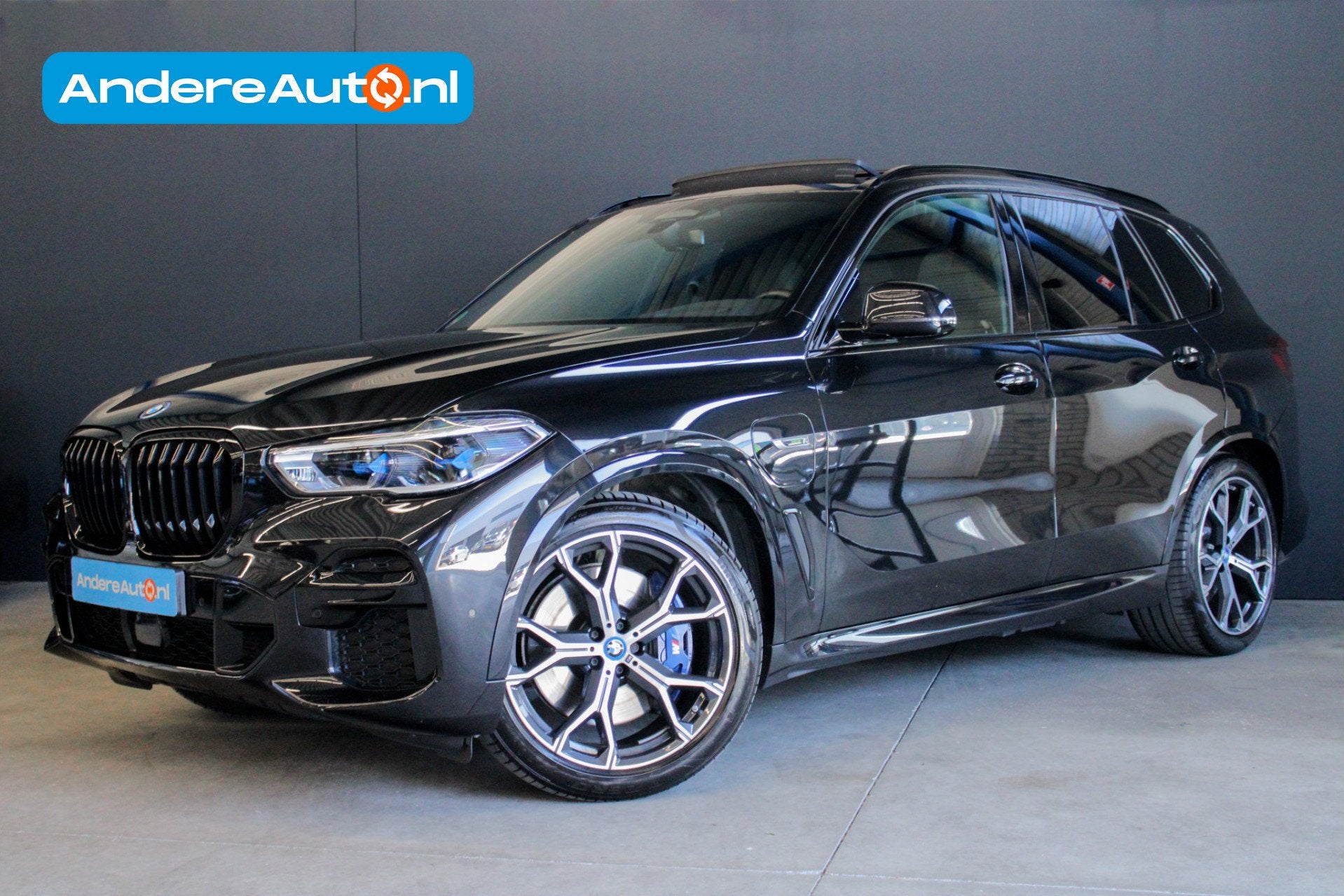 BMW X5 xDrive45e High Executive |trekhaak|meesturende as|pan, Auto's, BMW, Automaat, Gebruikt, 394 pk, Zwart