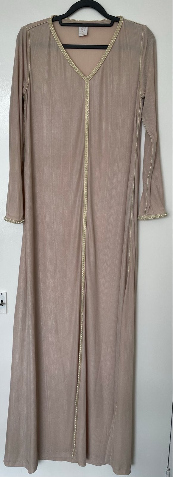 Kaftan met Parelmoer Details - Maat S, Beige, Ophalen of Verzenden, Zo goed als nieuw, Boutique Saidati
