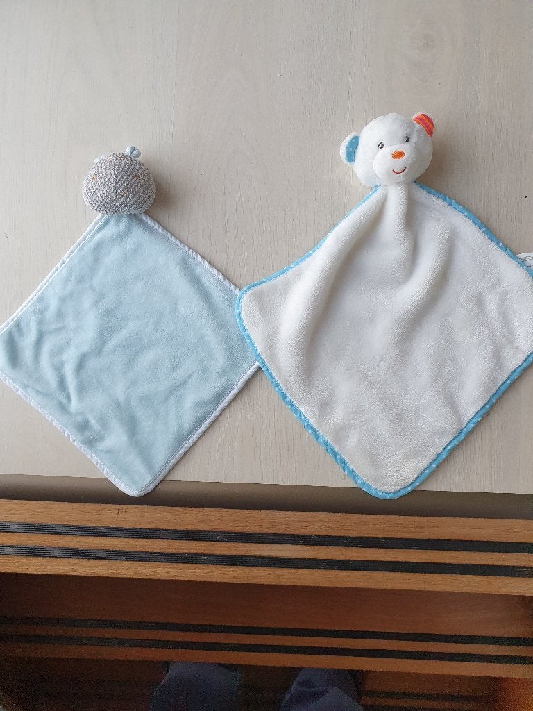 2 knuffeldoekjes beer met belletje, nijlpaard met belletje, Ophalen of Verzenden, Nieuw, Overige typen, Met geluid