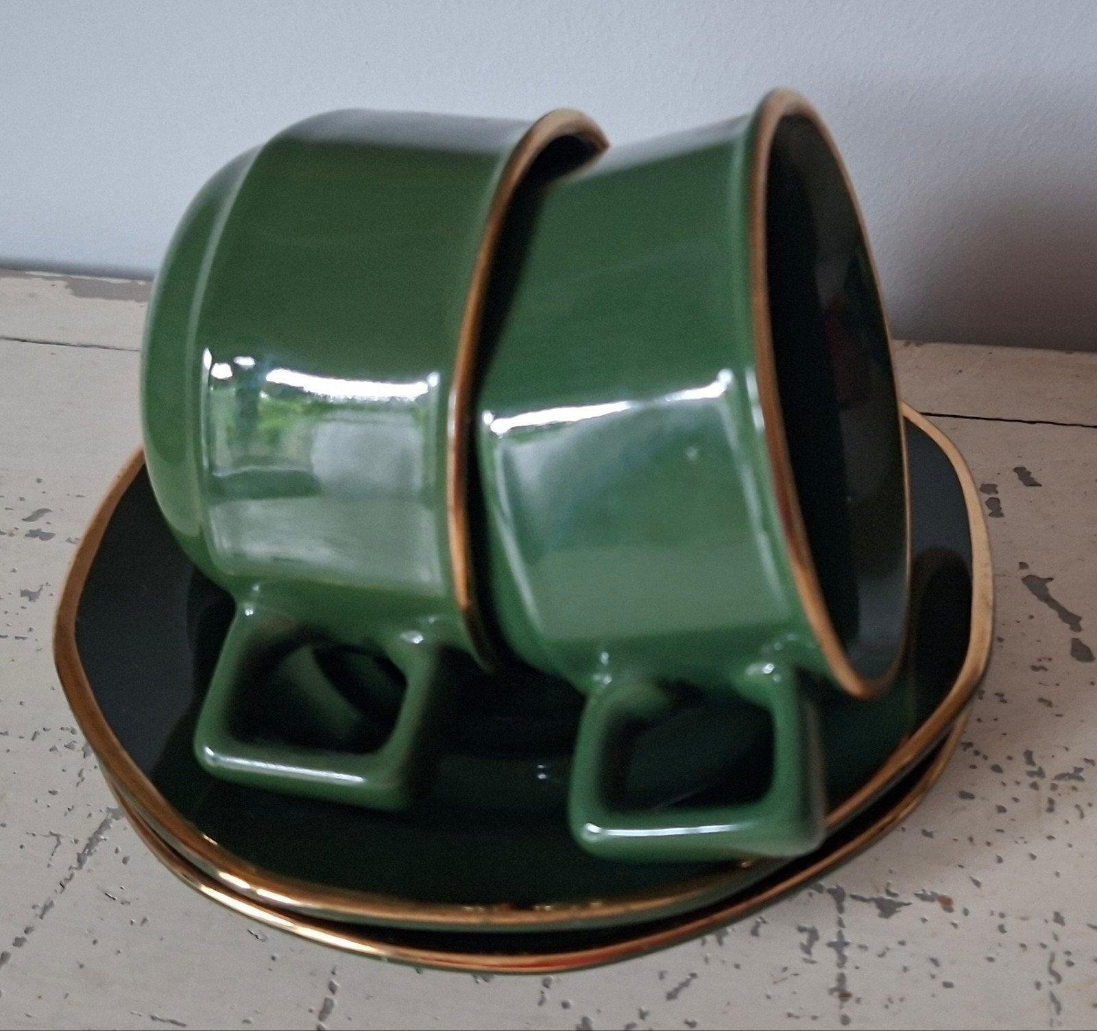 Set van 2 Apilco 'Bistro' koffiekop en schotel groen-goud, Gebruikt, Ophalen of Verzenden, Overige stijlen, Kop(pen) en/of Schotel(s)