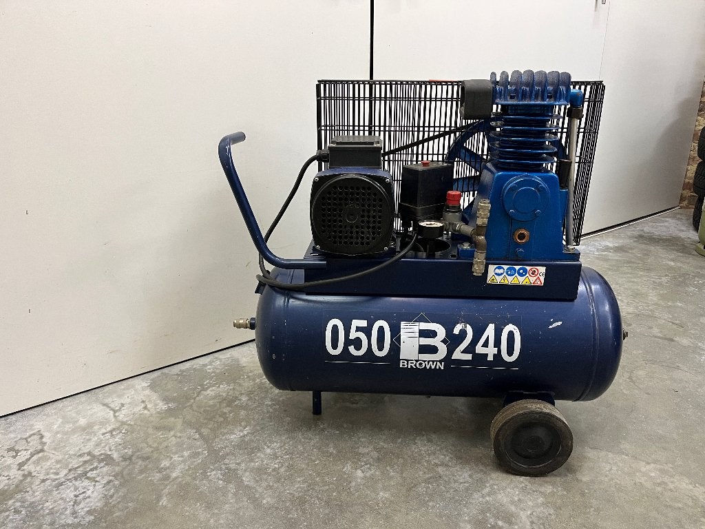 Brown Compressor 50L - 240L/min - Goede staat, Doe-het-zelf en Verbouw, Ophalen, Gebruikt, 6 tot 10 bar, 25 tot 100 liter