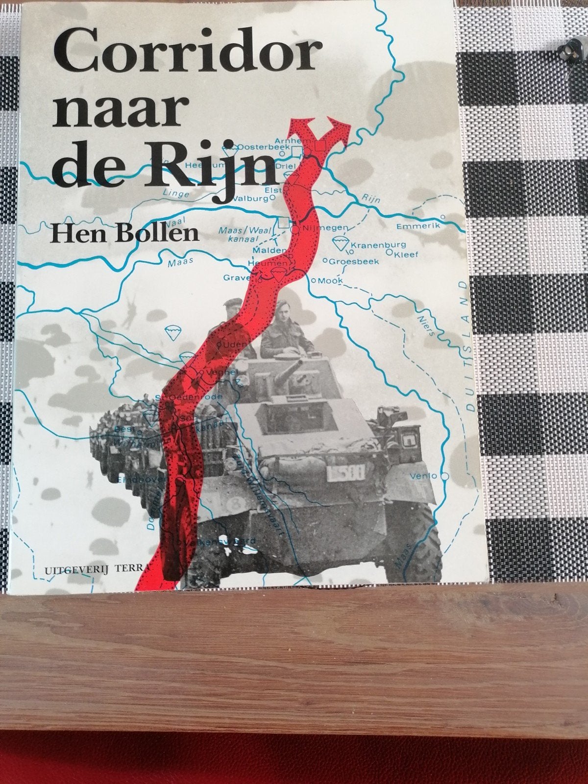 Corridor naar de Rijn van Hen Bollen, Boeken, Ophalen of Verzenden, Tweede Wereldoorlog, Gelezen, Hen bollen