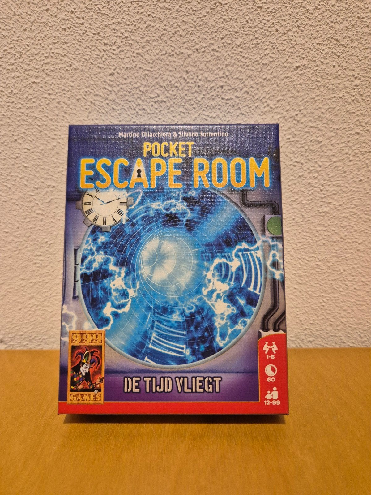 Pocket Escape Room: De Tijd Vliegt - Zo goed als nieuw, Een of twee spelers, Ophalen of Verzenden, Zo goed als nieuw, 999 Games