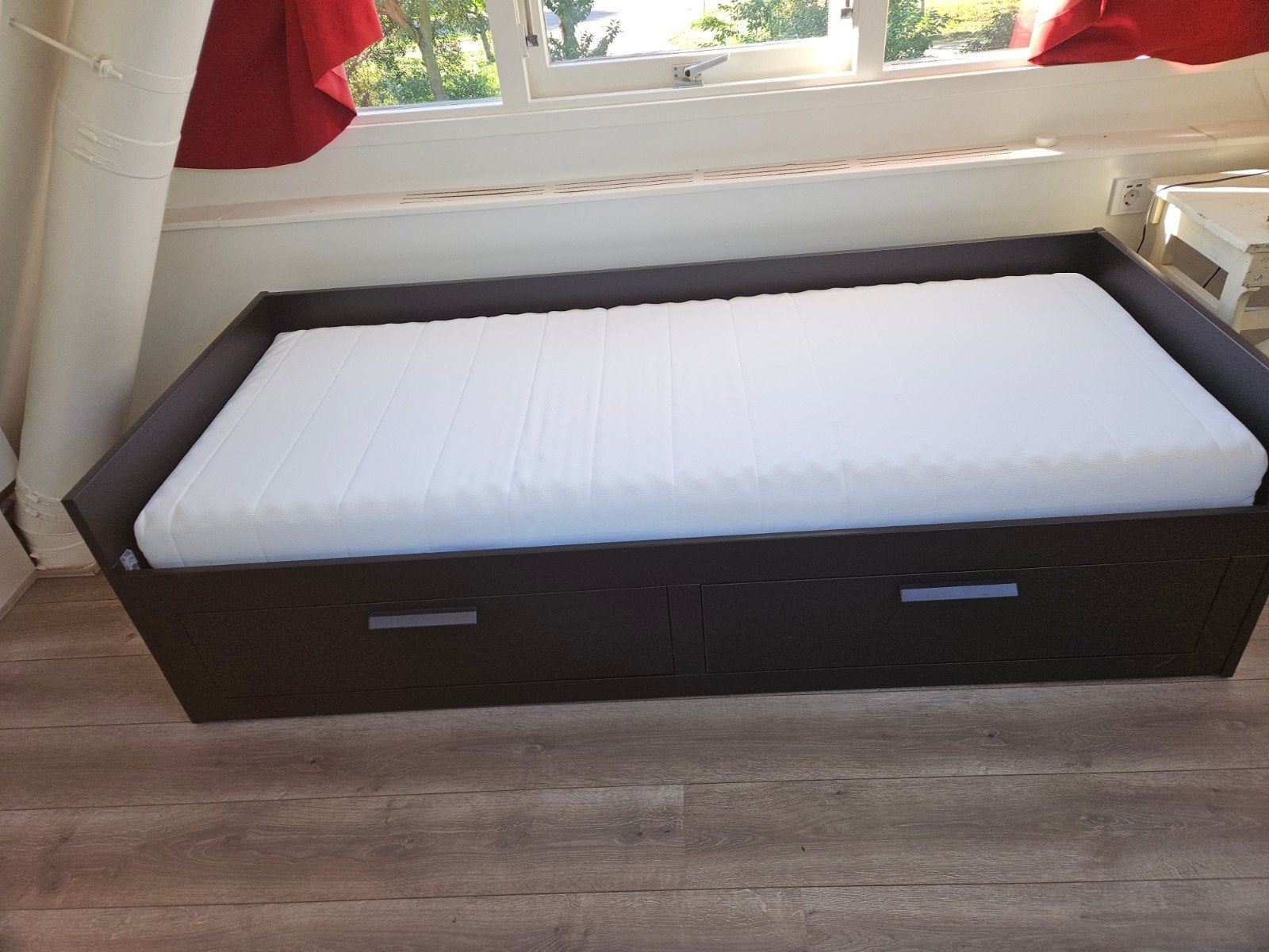 1 persoonsbed kan uitgeschoven worden tot 2 persoons, Huis en Inrichting, Ophalen, Eenpersoons, Zwart, 80 cm
