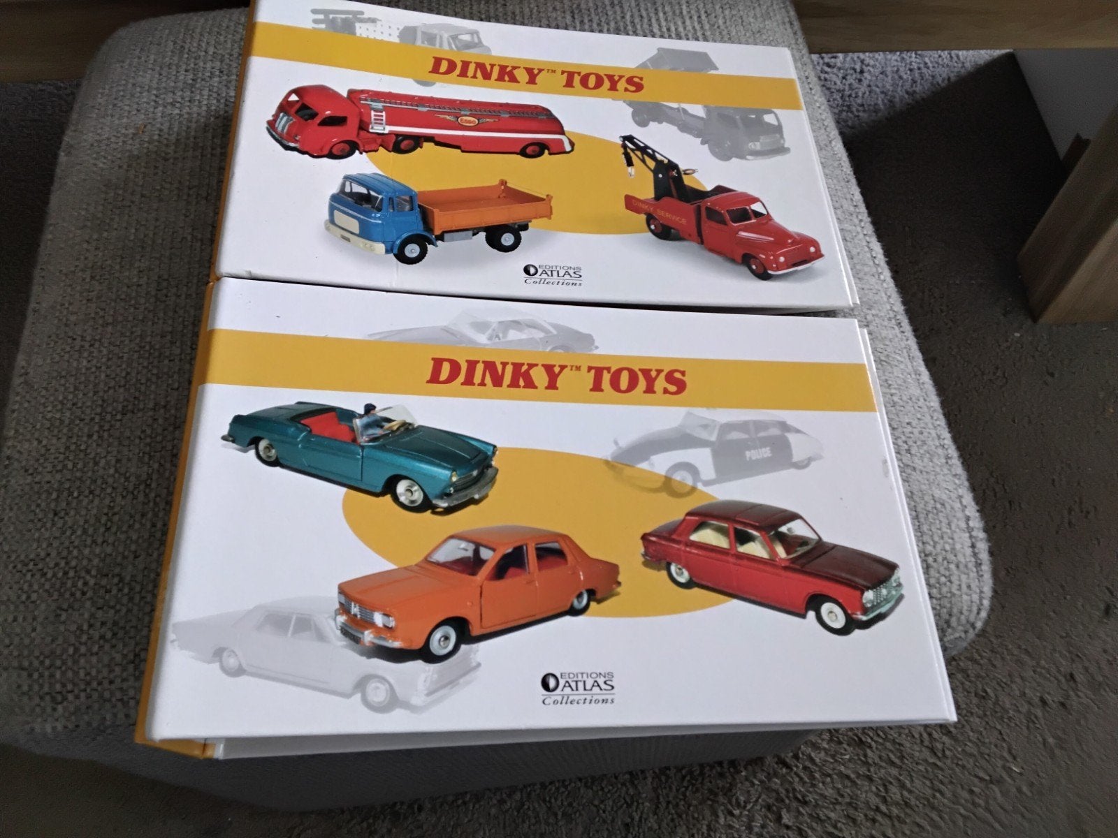 2 dinky toys mappen met wat folders erin, Ophalen of Verzenden, Auto, Dinky Toys