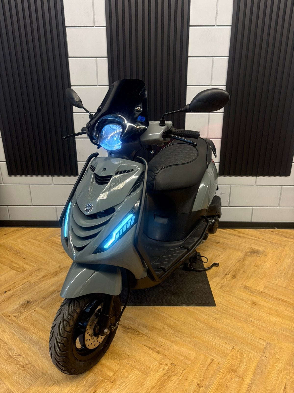 PIAGGIO ZIP 4T 3V BROM 2020 FULL OPTION NARDO GREY, Ophalen, Maximaal 45 km/u, Zip, Zo goed als nieuw