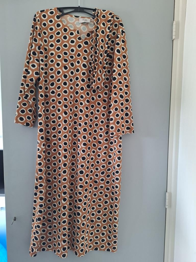 Prachtige beige voorjaarsjurk van Nelle maat XL!, Kleding | Dames, Jurken, Beige, Maat 42/44 (L), Nelle, Ophalen of Verzenden
