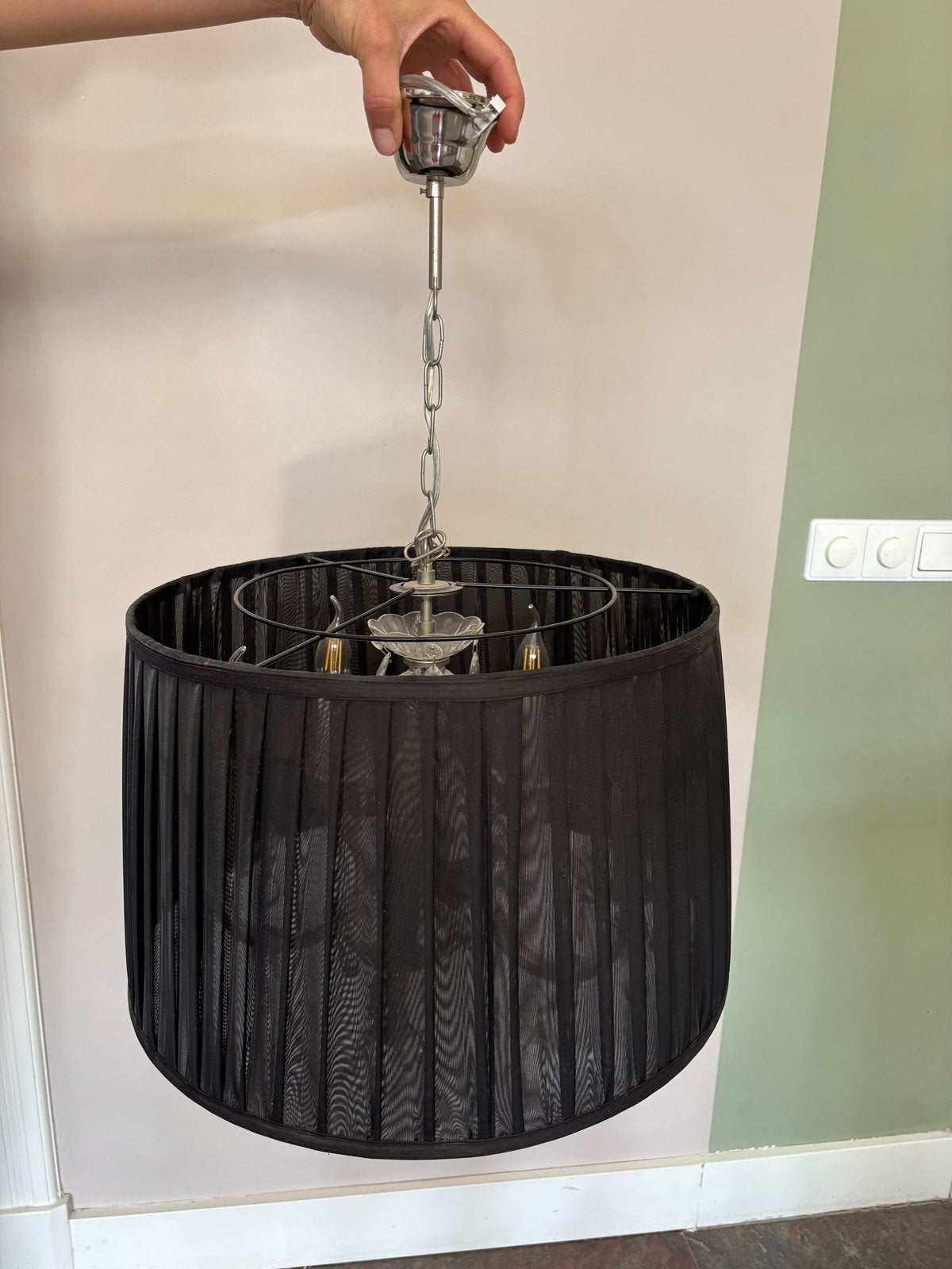 Kroonluchter hanglamp met zwarte kap en kristallen details, Ophalen of Verzenden, Gebruikt, Metaal, E14 (klein)