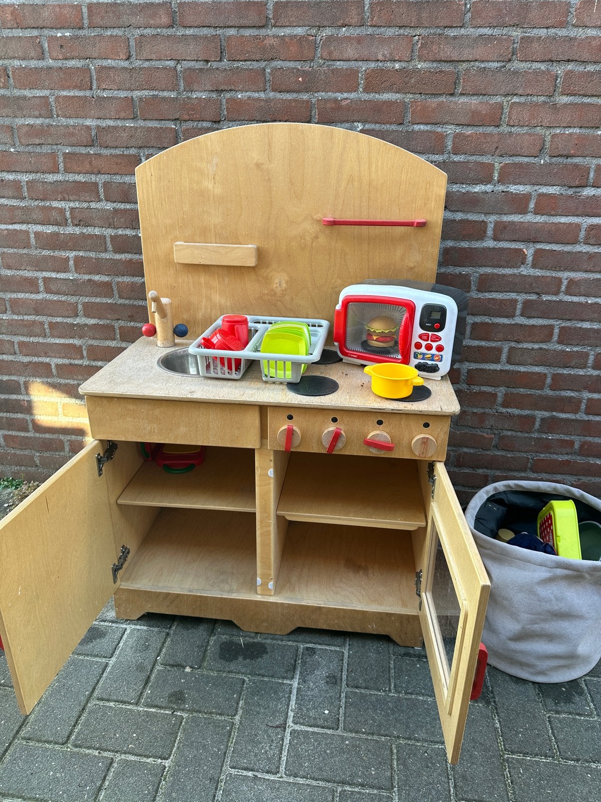 Houten speelkeuken met accessoires en magnetron, Ophalen, Gebruikt, Hout, Speelkeuken
