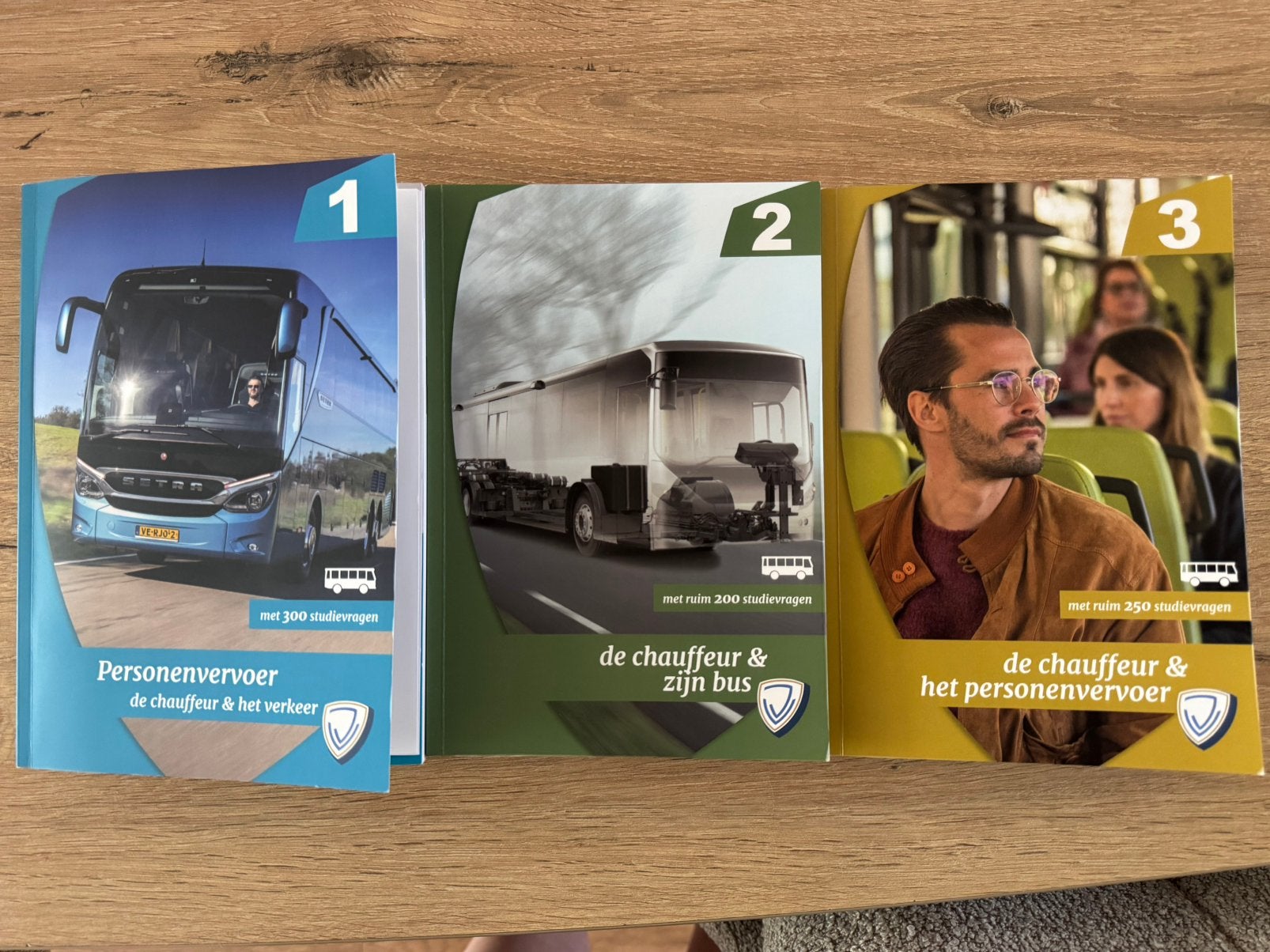 Verjo theorieboeken rijbewijs D beroepschauffeur bus, Ophalen, Beta, Zo goed als nieuw