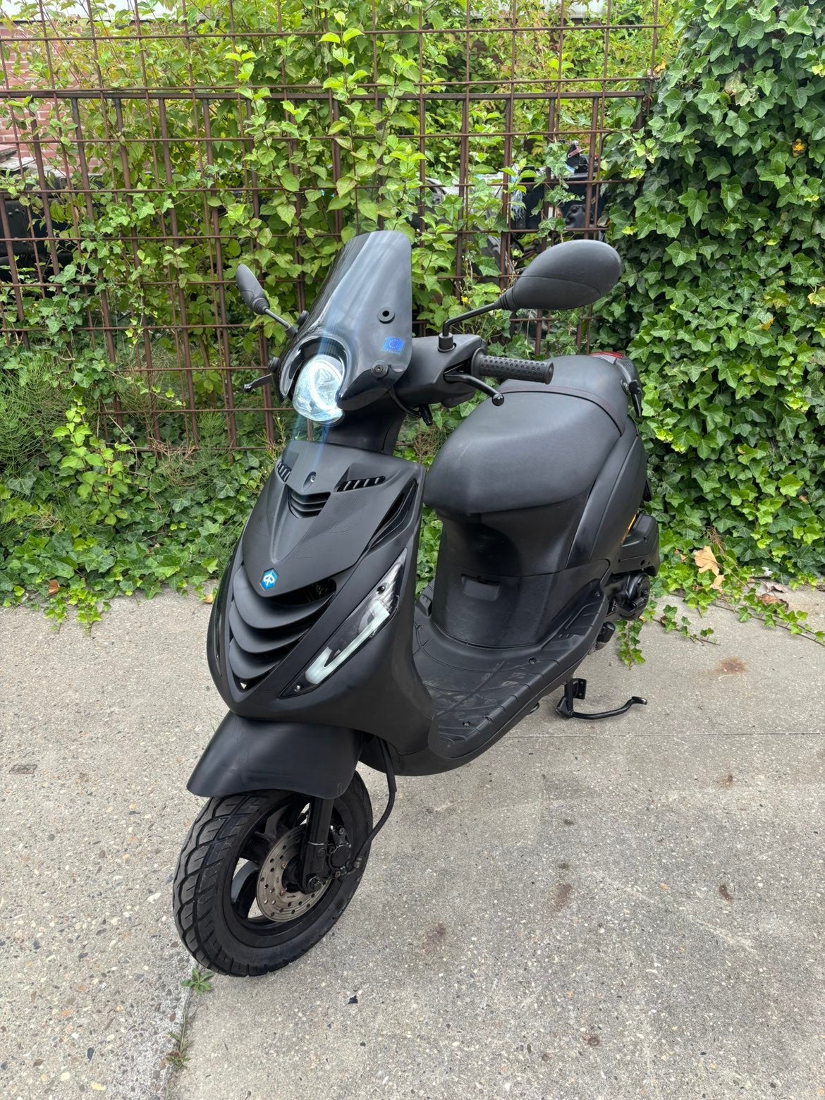 Piaggio Zip 2015 | Bromkenteken | Nette staat | Leuke opties, Ophalen, Maximaal 45 km/u, Zip, Zo goed als nieuw