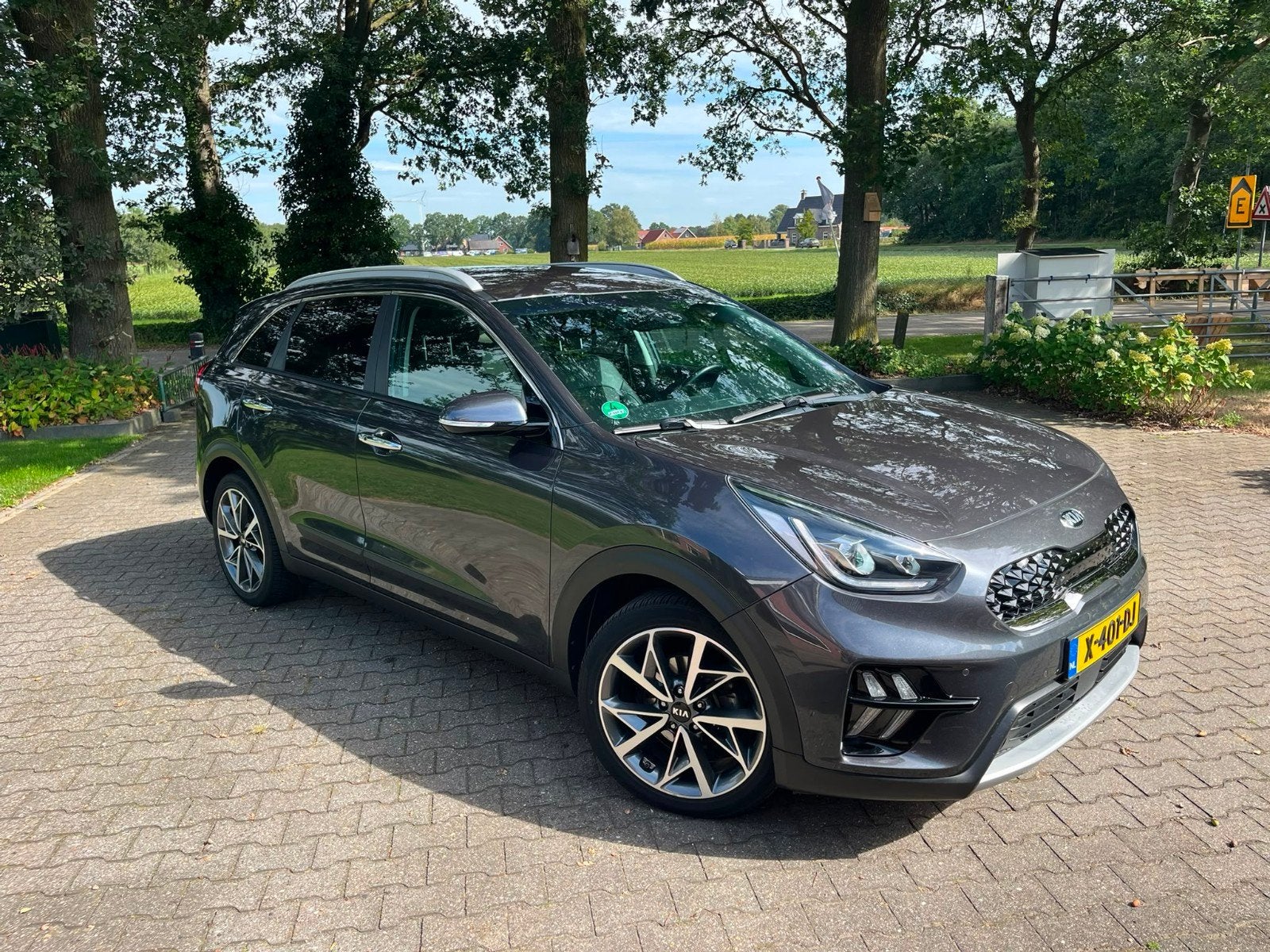 Kia Niro 1.6 GDi Hybrid  Dct6 2020 Grijs, Auto's, Zwart, 1580 cc, Leder en Stof, Parkeercamera