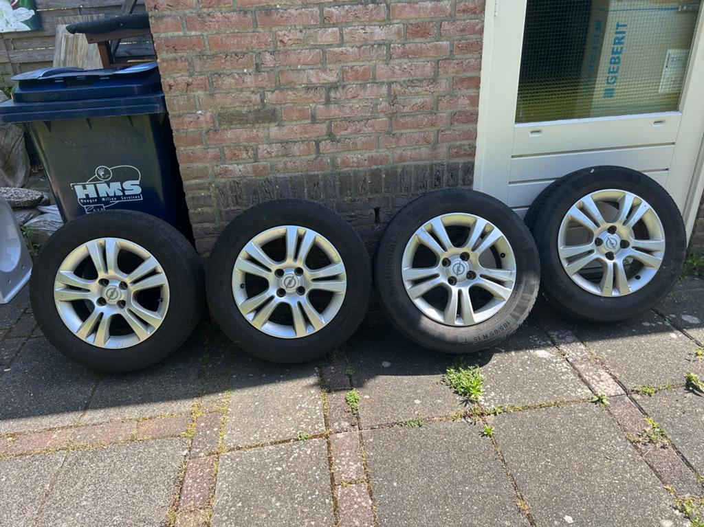 Velgen met banden opel Corsa D., 15 inch, Band(en), Zomerbanden, 185 mm