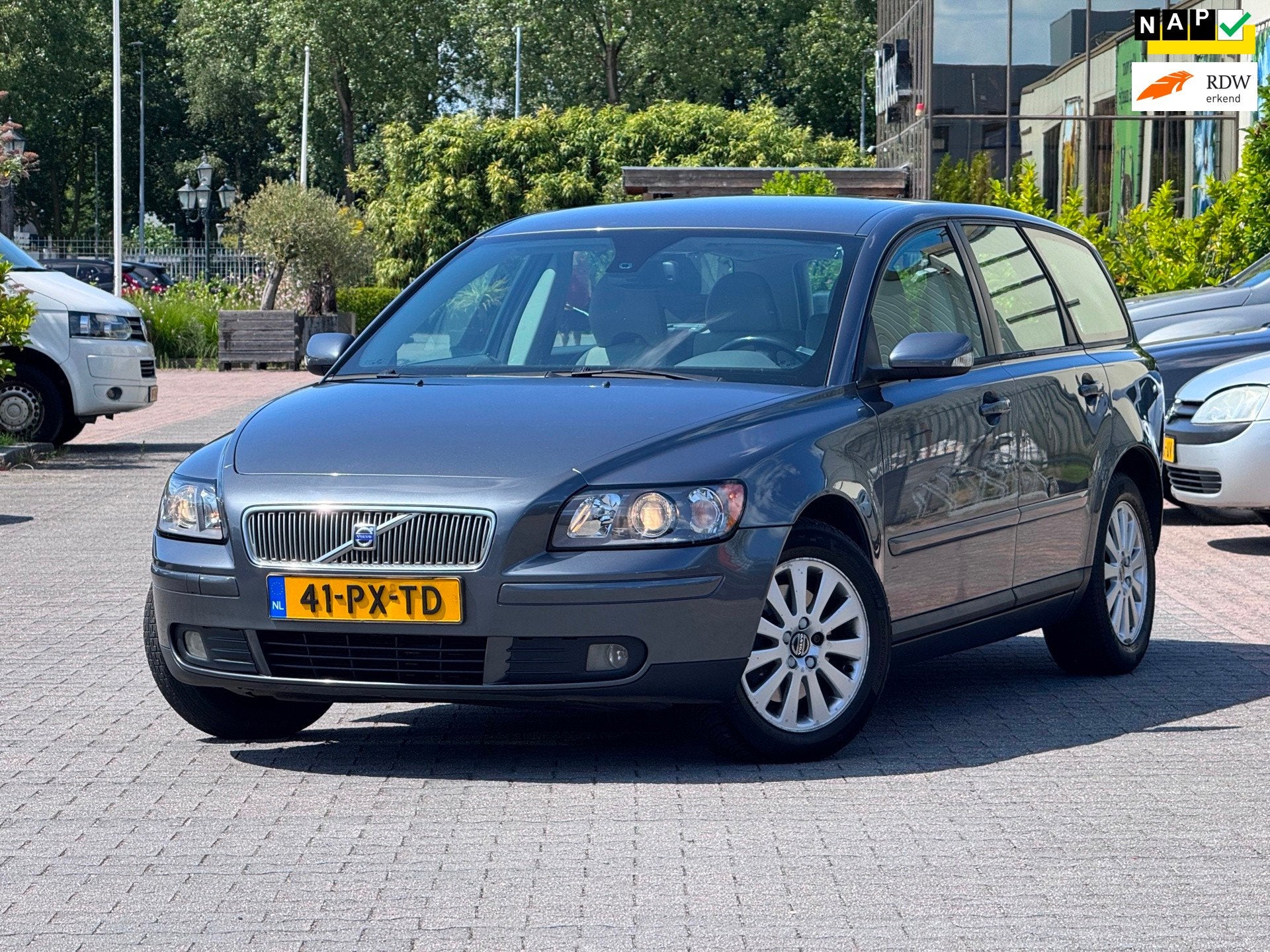 Volvo V50 2.4i Momentum | Automaat | Onderhoudhistorie | Air, 1378 kg, Gebruikt, Beige, 700 kg
