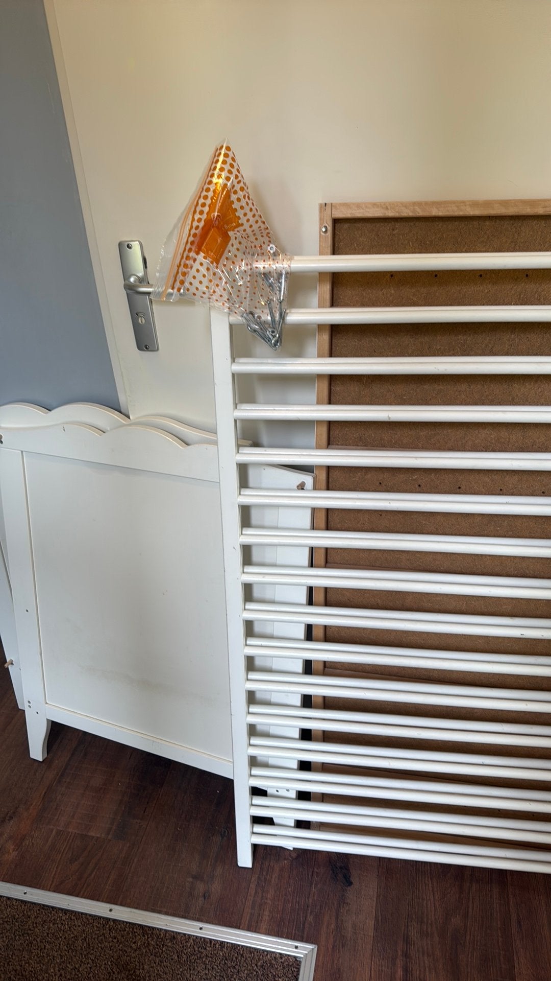Gratis IKEA ledikant, Kinderen en Baby's, Ophalen, Zo goed als nieuw, Hout, 100 tot 115 cm
