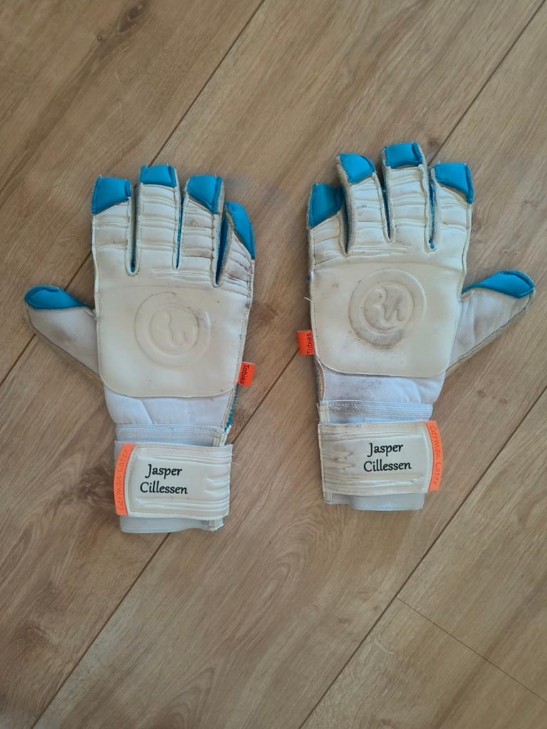 Matchworn gesigneerde keepershandschoenen Jasper Cillessen, Ophalen of Verzenden, Gebruikt, Handschoenen