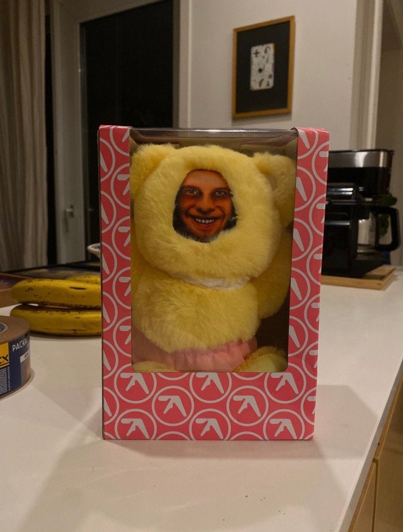 Aphex Twin Donkey Rhubarb Plush Bear Yellow Mint in box RARE, Met doos, Overige merken, Beer, Nieuw