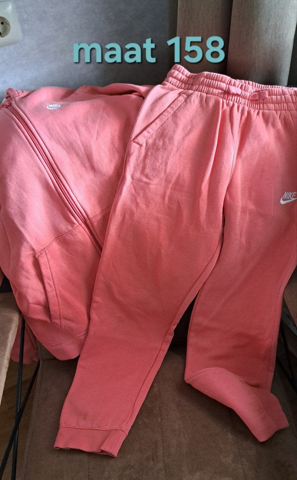 Nike trainingspak  maat 158 zgan, Nike, Ophalen of Verzenden, Zo goed als nieuw, Roze