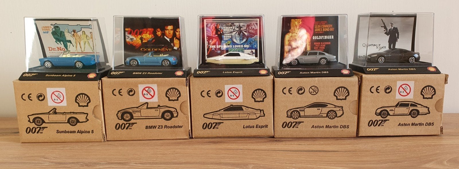 James Bond 007 Shell Collectie nieuw in doos, Hobby en Vrije tijd, Modelauto's | Overige schalen, Ophalen of Verzenden, Nieuw