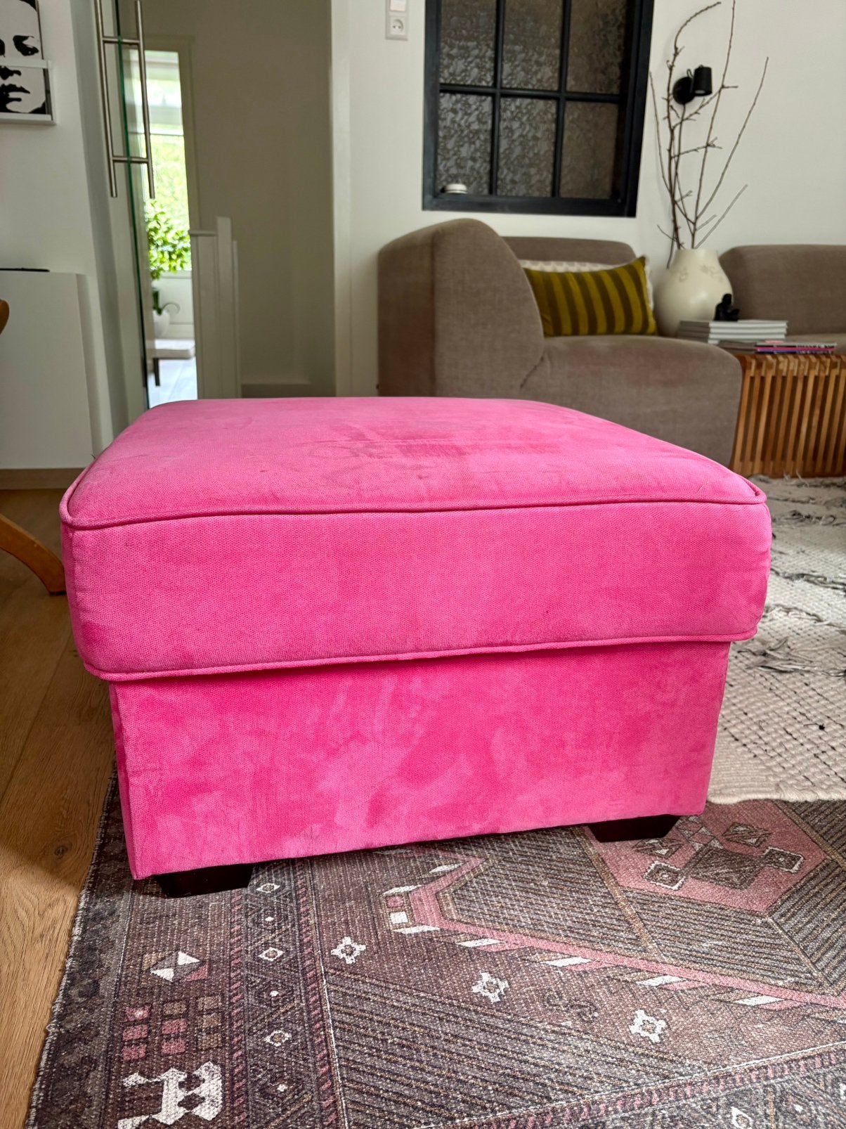 In ruil voor thee: roze poef / hocker 60x60 cm, Ophalen, Zo goed als nieuw, 50 tot 75 cm, Vierkant