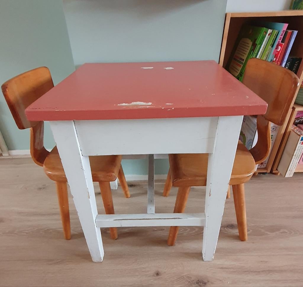 Vintage kindertafeltje (retro schoolstoeltjes verkocht), Kinderen en Baby's, Kinderkamer | Tafels en Stoelen, Ophalen, Gebruikt