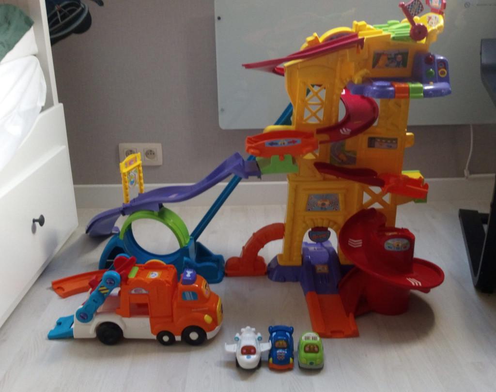 V-Tech toet toet autoracebaan, Ophalen, Zo goed als nieuw, 2 tot 4 jaar