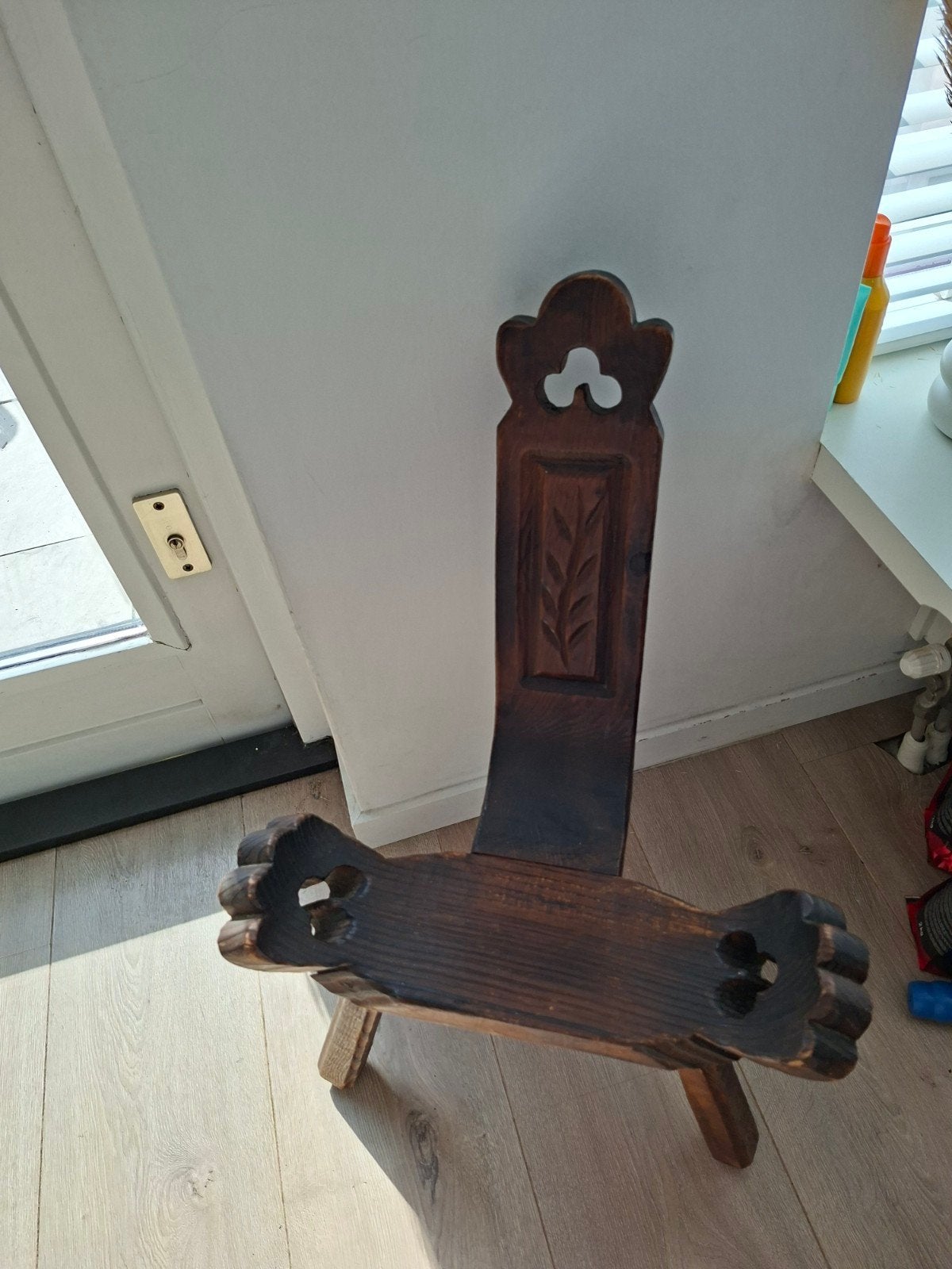 mooi handgemaakt Spaans stoeltje vintage, Ophalen of Verzenden, Gebruikt, Bruin, Eén