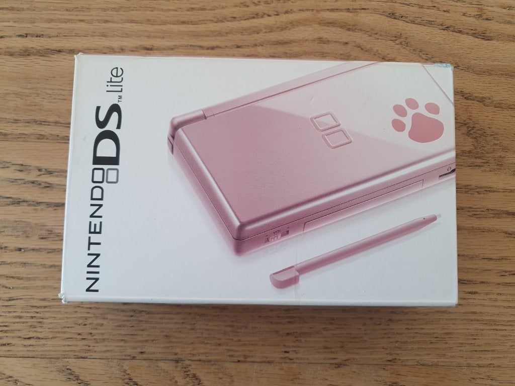 Nintendo DS Lite Pink Nintendogs USA € 150,00, Spelcomputers en Games, Verzenden, 1 speler, Zo goed als nieuw, Vanaf 3 jaar