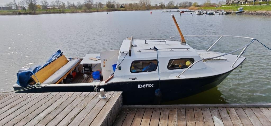 Sympathiek kajuitbootje met 4-takt buitenboordmotor, Ophalen, Gebruikt, Buitenboordmotor, Polyester