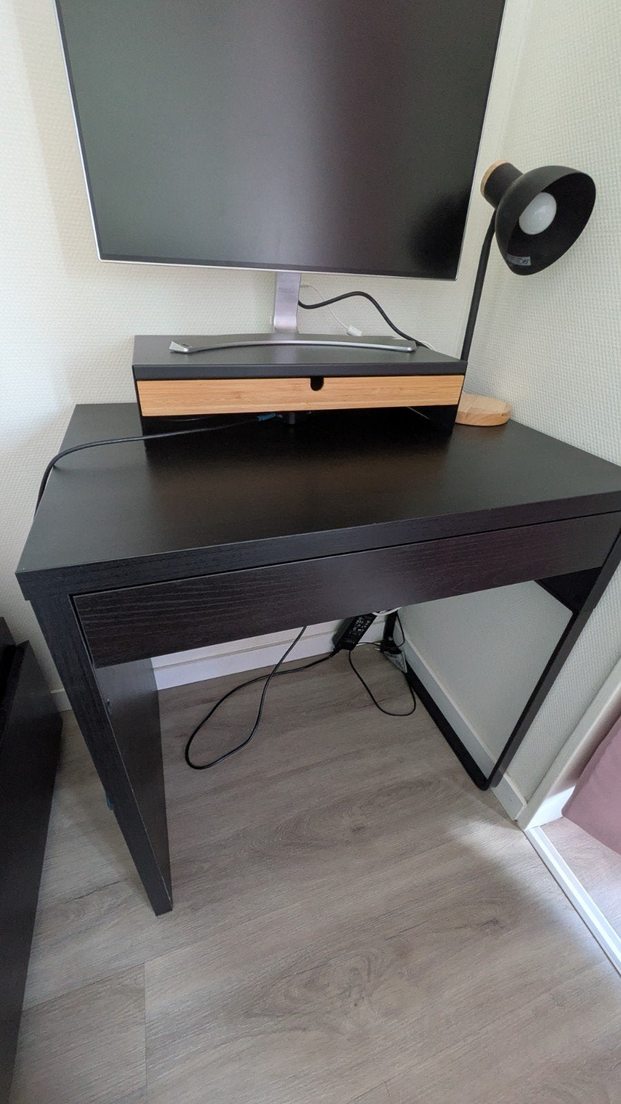 Ikea Micke bureau - Zo goed als nieuw, Huis en Inrichting, Bureaus, Ophalen of Verzenden, Zo goed als nieuw, IKEA, Computerbureau